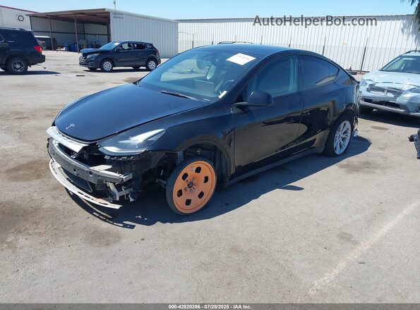 7SAYGAEE6PF904152 2023 TESLA MODEL Y Black წინა მარცხენა ხედი სამი მეოთხედიდან