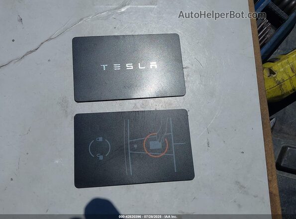 7SAYGAEE6PF904152 2023 TESLA MODEL Y Black წინა პანელის ხედი