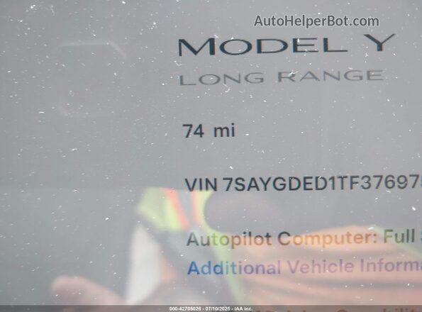 7SAYGDED1TF376975 2026 TESLA MODEL Y Gray 