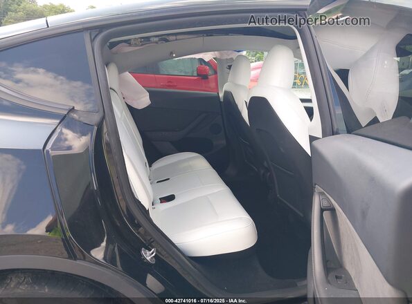7SAYGDEE4RF161429 2024 TESLA MODEL Y Black 