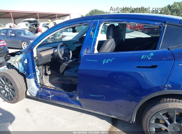 7SAYGDEE9NF443673 2022 TESLA MODEL Y Blue Rear interior view
