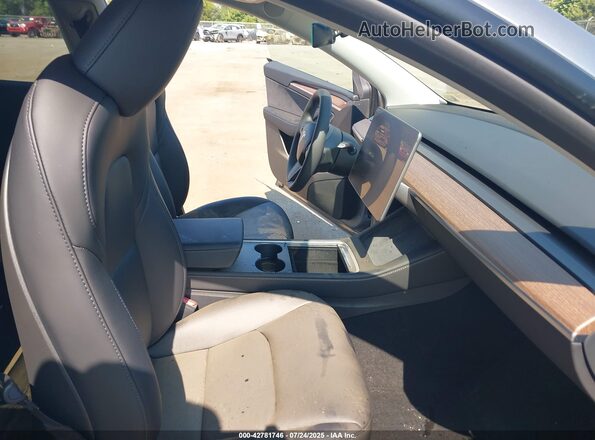 7SAYGDEE9SF219847 2025 TESLA MODEL Y Silver წინა სალონის ხედი