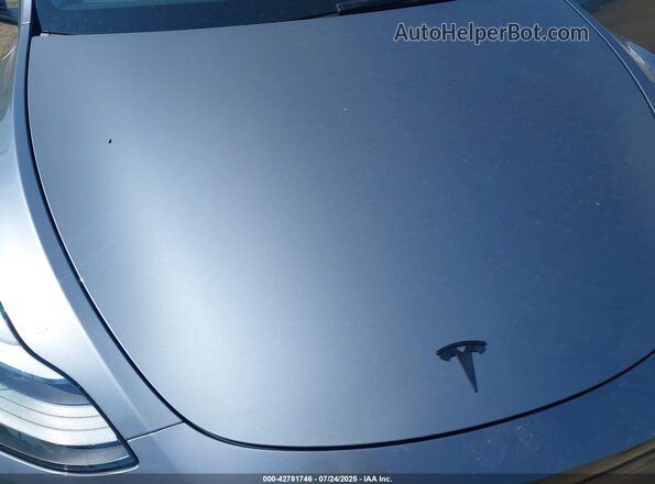 7SAYGDEE9SF219847 2025 TESLA MODEL Y Silver უკანა ხედი