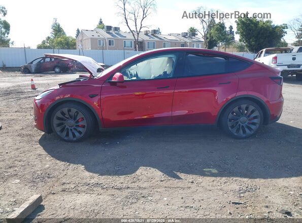 7SAYGDEF7RF105137 2024 TESLA MODEL Y Red 360 interior view