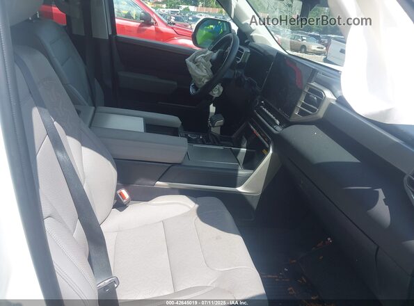 7SVAAABA1RX043351 2024 TOYOTA LIMITED White Vista interior delantera