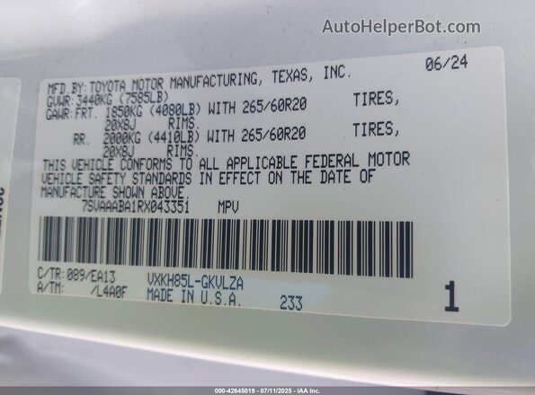 7SVAAABA1RX043351 2024 TOYOTA LIMITED White Vista del compartimento del motor
