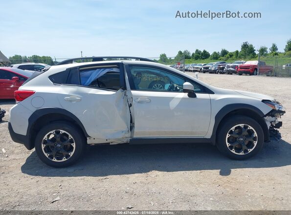 JF2GTACC7M9291066 2021 SUBARU CROSSTREK White 360 interior view