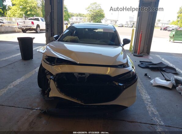 JM1BPBJY9P1605322 2023 MAZDA 3 White Widok wnętrza z tyłu