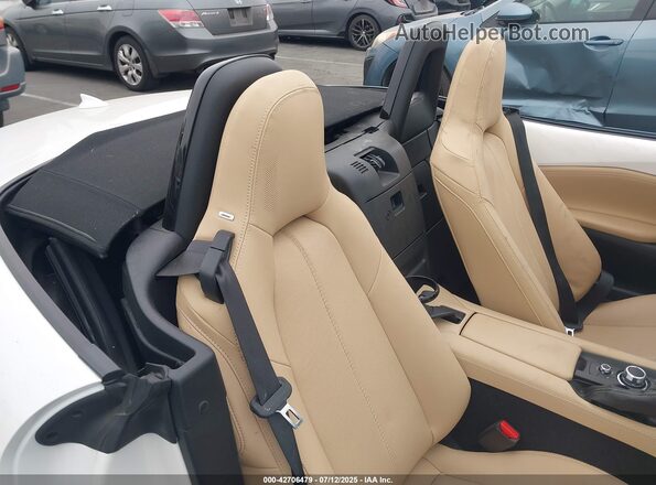 JM1NDAD77R0602849 2024 MAZDA MX-5 MIATA White Widok naklejki z numerem VIN