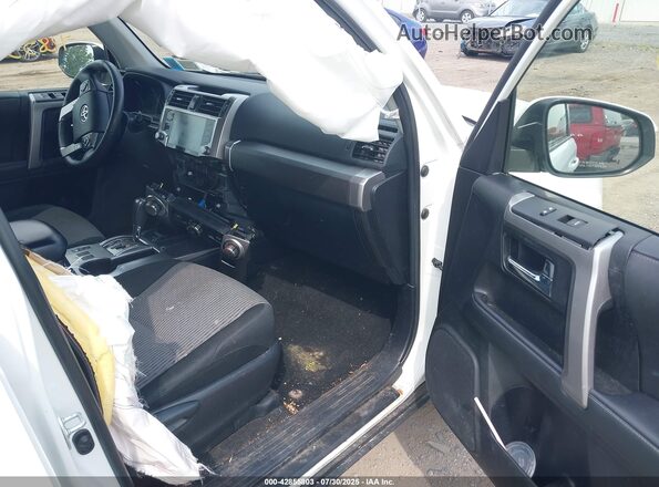 JTEEU5JR1M5245463 2021 TOYOTA 4RUNNER White Widok wnętrza z przodu