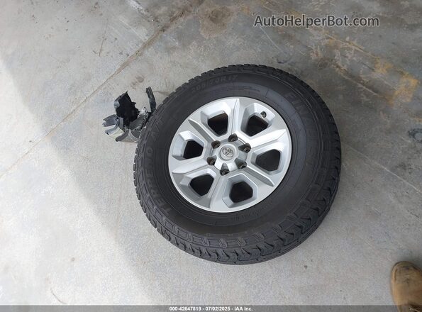 JTEEU5JR4M5232240 2021 TOYOTA 4RUNNER Silver ხელსაწყოთა პანელის ხედი