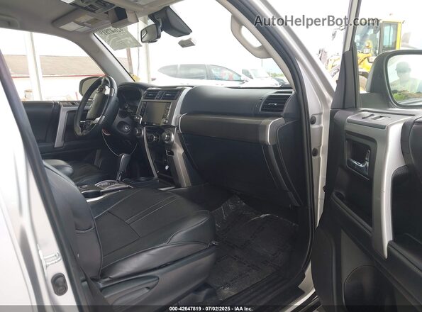 JTEEU5JR4M5232240 2021 TOYOTA 4RUNNER Silver წინა სალონის ხედი
