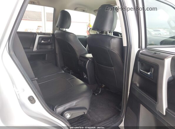 JTEEU5JR4M5232240 2021 TOYOTA 4RUNNER Silver VIN კოდის სტიკერის ხედი