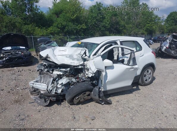 KL7CJKSB5JB721325 2018 CHEVROLET TRAX Silver Առջևի ձախ երեք քառորդ տեսարան