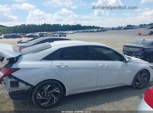 KMHLS4DG2RU665943 2024 HYUNDAI ELANTRA White Widok wnętrza z tyłu