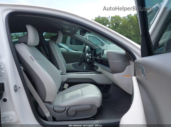 KMHM34AA0SA095756 2025 HYUNDAI IONIQ 6 White Widok wnętrza z przodu