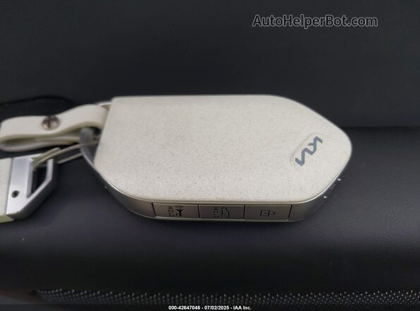 KNDAEFS56S6053741 2025 KIA EV9 White Вид панелі приладів