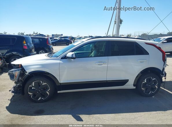 KNDCR3L13P5069044 2023 KIA NIRO EV Белый 