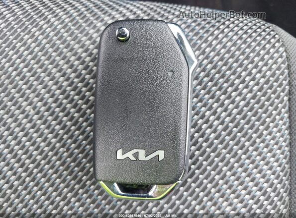 KNDEPCAA2P7393267 2023 KIA SELTOS White Vista del salpicadero