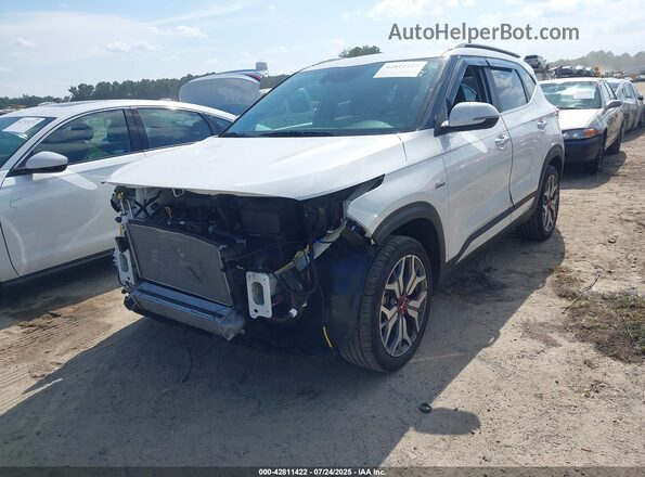 KNDETCA2XM7199487 2021 KIA SELTOS White 