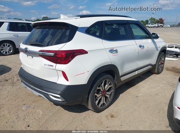 KNDETCA2XM7199487 2021 KIA SELTOS White 