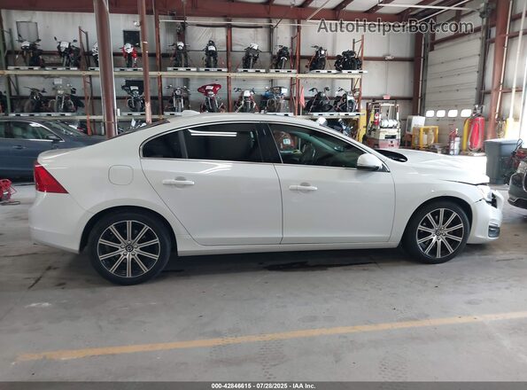 LYV612TM3GB091585 2016 VOLVO S60 INSCRIPTION White Widok wnętrza z tyłu