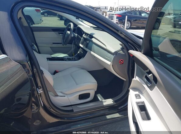 SAJBD4FX1JCY56501 2018 JAGUAR XF Black Vista interior delantera