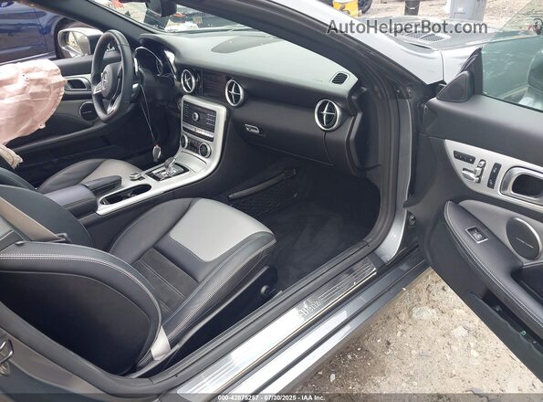 W1KPK3JAXLF172092 2020 MERCEDES-BENZ SLC 300 Gray Widok wnętrza z przodu