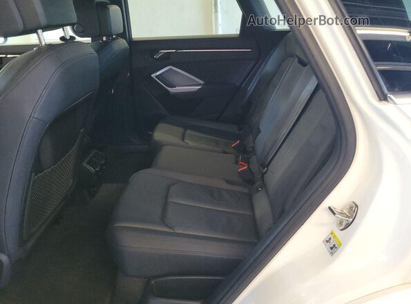 WA1DECF32P1100878 2023 AUDI Q3  Vista de los asientos traseros