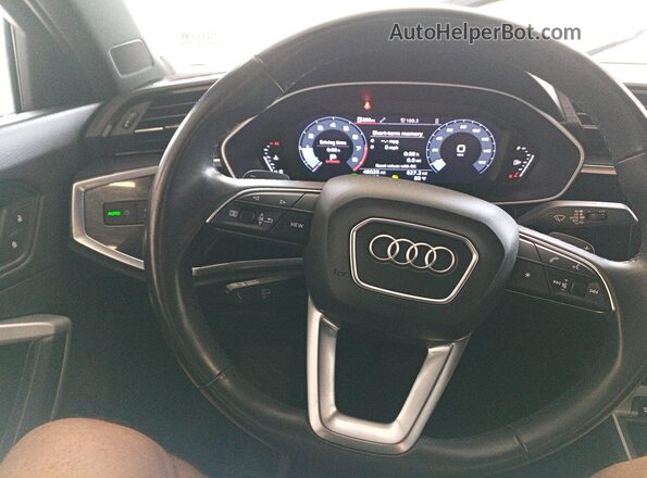 WA1DECF32P1103165 2023 AUDI Q3  Widok wnętrza z przodu