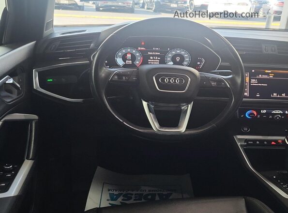 WA1DECF32P1105157 2023 AUDI Q3  Vista interior delantera