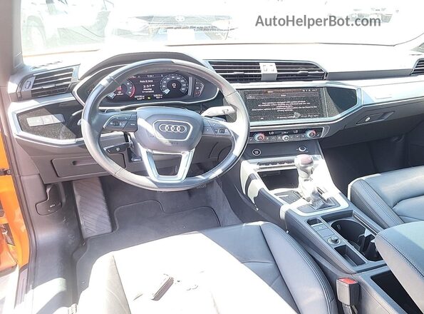 WA1DECF32P1105157 2023 AUDI Q3  Vista interior trasera