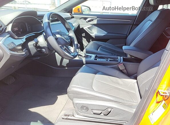 WA1DECF32P1105157 2023 AUDI Q3  Vista del compartimento del motor