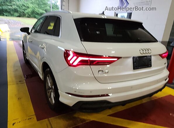 WA1DECF33P1105667 2023 AUDI Q3  Widok komory silnika
