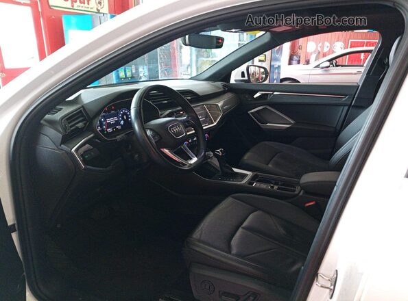 WA1DECF34P1100929 2023 AUDI Q3  Front interior view