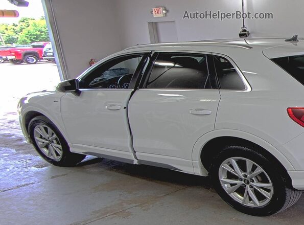 WA1DECF37P1107583 2023 AUDI Q3  Front view