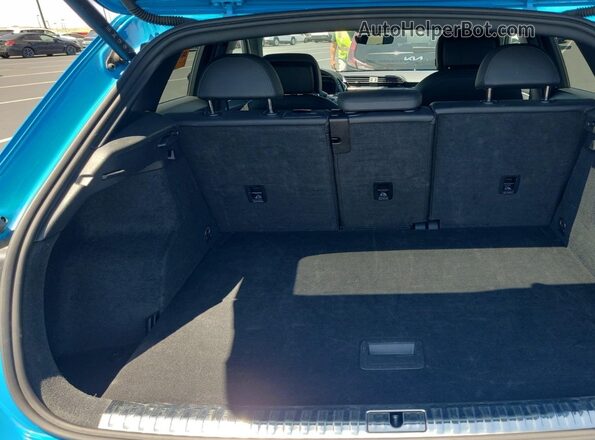 WA1DECF38P1077705 2023 AUDI Q3  Vista de los asientos traseros