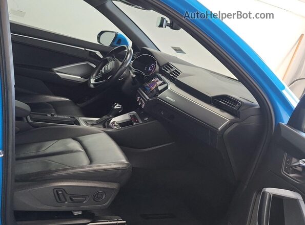 WA1DECF38P1077705 2023 AUDI Q3  Vista del salpicadero