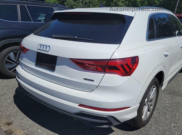 WA1DECF38P1102974 2023 AUDI Q3  Vista de los asientos traseros