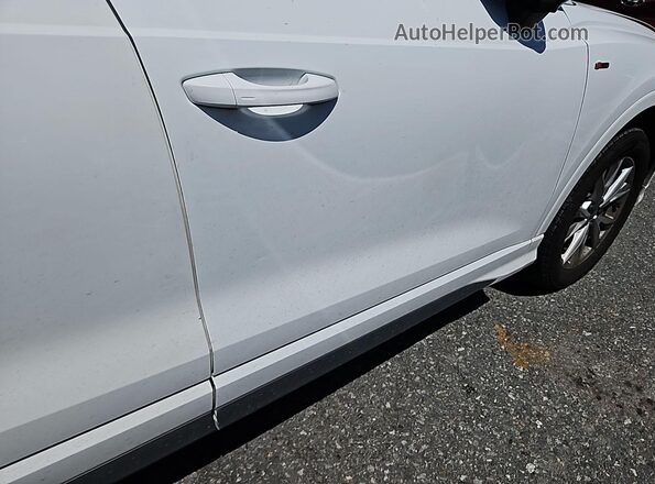 WA1DECF38P1102974 2023 AUDI Q3  Vista del salpicadero