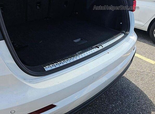 WA1DECF39P1064073 2023 AUDI Q3  Vista interior trasera