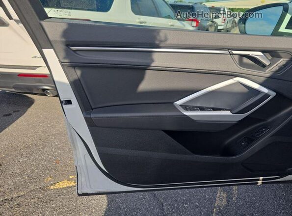 WA1DECF39P1064073 2023 AUDI Q3  Vista de los asientos traseros