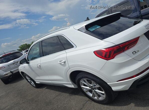 WA1DECF39P1106113 2023 AUDI Q3  Vista del compartimento del motor