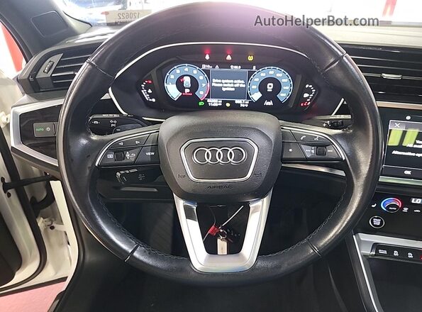 WA1DECF39P1106886 2023 AUDI Q3  Vista del compartimento del motor