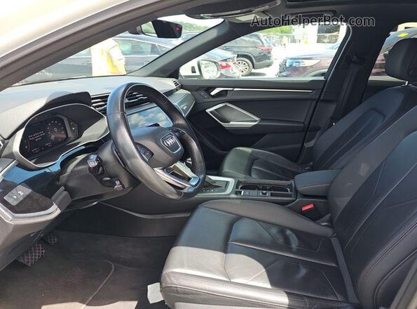 WA1DECF3XP1102104 2023 AUDI Q3  Dashboard view