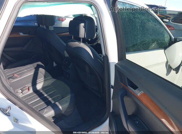 WA1EAAFY2P2053829 2023 AUDI Q5 White Вид наклейки з VIN-кодом