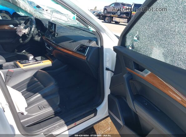 WA1EAAFY2P2053829 2023 AUDI Q5 White Вид салону спереду