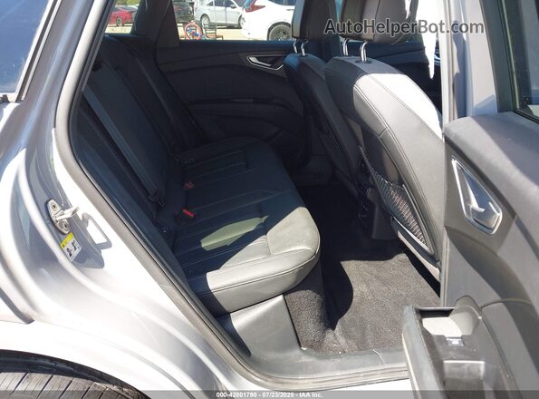 WA1KUBFZ6RP064427 2024 AUDI Q4 Gray VIN sticker view