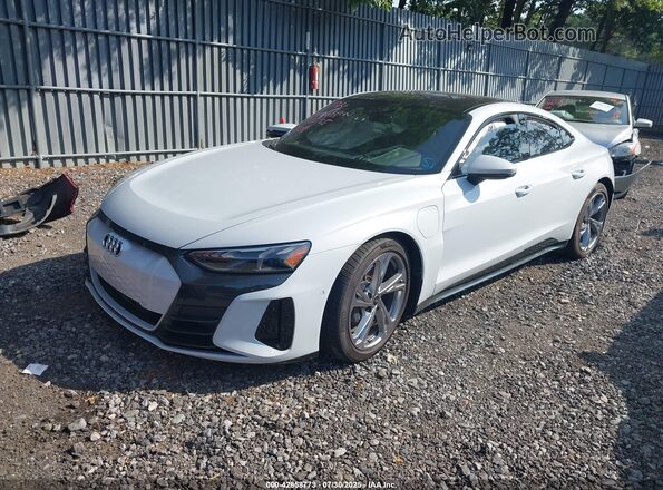 WAUDJBFW1R7001133 2024 AUDI E-TRON White წინა მარცხენა ხედი სამი მეოთხედიდან