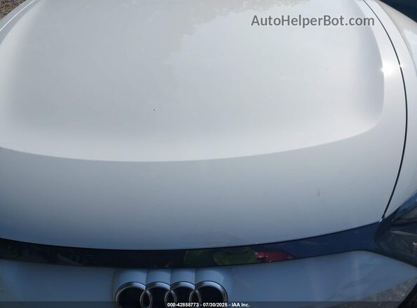 WAUDJBFW1R7001133 2024 AUDI E-TRON White უკანა ხედი